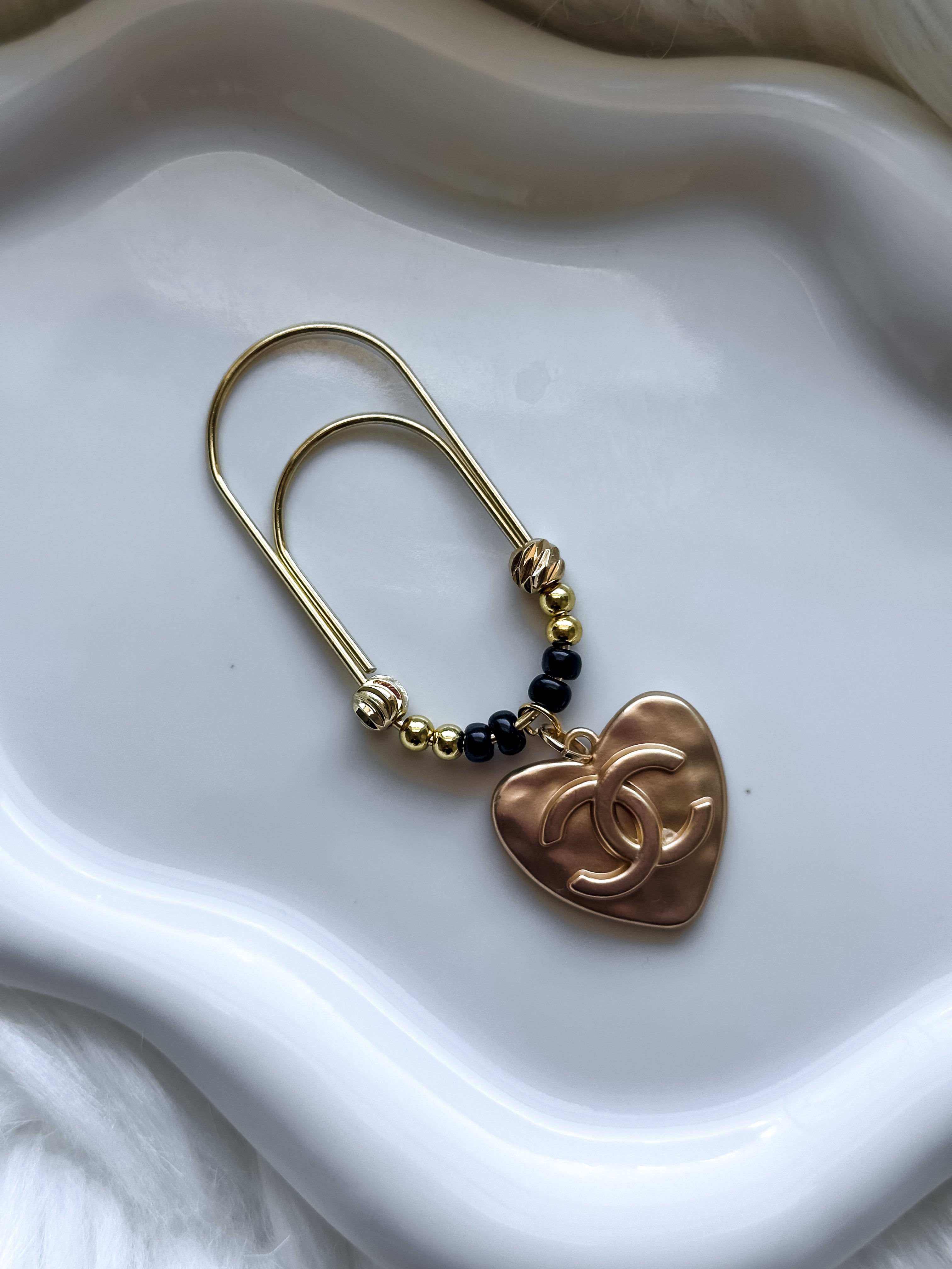 Designer Paper Clip -Black/Gold Chanel Heart